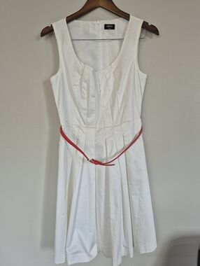 Oasis White Cotton Sleeveless  Dress Accordian Pleats Red Belt Lined Size 10